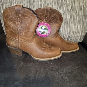 NWT Womens 8.5B brown Justin Gypsy Collection